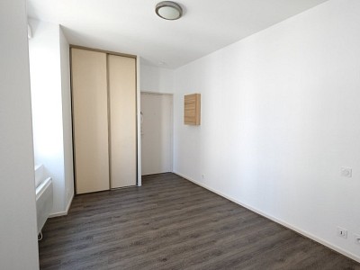 STUDIO A LOUER - ST ETIENNE Place Badouillere - 17.31 m2 - 310 € charges comprises par mois