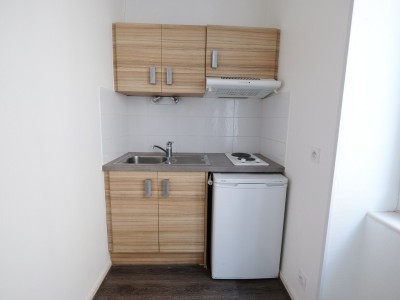 STUDIO A LOUER - ST ETIENNE Place Badouillere - 17.31 m2 - 310 € charges comprises par mois