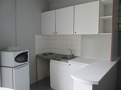 STUDIO A LOUER - ST ETIENNE BAS DE FAURIEL PROCHE VILLEBOEUF ET PLACE CHAVANELLE - 25.93 m2 - 320€ charges comprises par mois