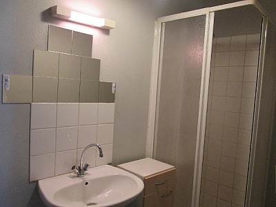 STUDIO A LOUER - ST ETIENNE BAS DE FAURIEL PROCHE VILLEBOEUF ET PLACE CHAVANELLE - 25.93 m2 - 320€ charges comprises par mois