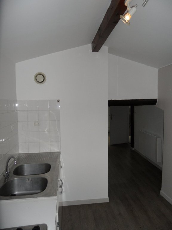 APPARTEMENT T1 A LOUER - ST ETIENNE BADOUILL�RE - 23 m2 - 295�&euro; charges comprises par mois