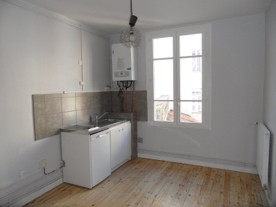 APPARTEMENT T1 A LOUER - ST ETIENNE BADOUILLRE - 35.87 m2 - 340€ charges comprises par mois