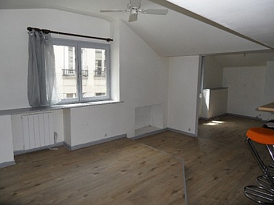 APPARTEMENT T1 A LOUER - ST ETIENNE CENTRE VILLE - 24 m2 - 270 € charges comprises par mois