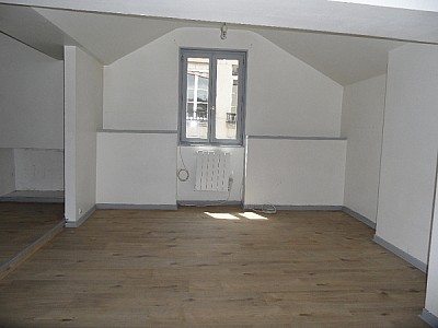 APPARTEMENT T1 A LOUER - ST ETIENNE CENTRE VILLE - 24 m2 - 270 € charges comprises par mois