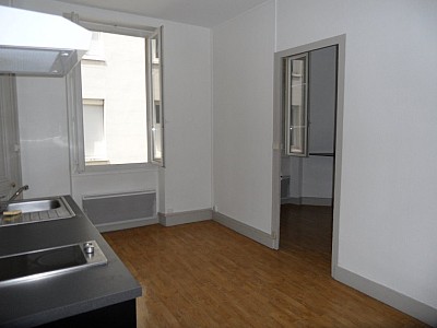 APPARTEMENT T1 A LOUER - ST ETIENNE CENTRE VILLE - 40.26 m2 - 330 € charges comprises par mois