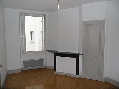 APPARTEMENT T1 A LOUER - ST ETIENNE CENTRE VILLE - 40.26 m2 - 330 € charges comprises par mois