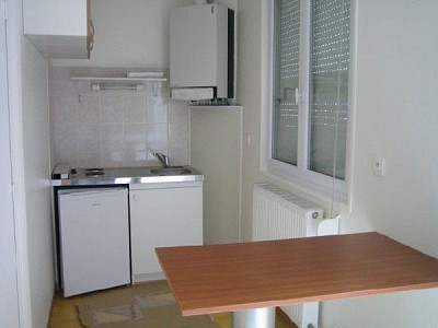 APPARTEMENT T1 A LOUER - ST ETIENNE FAURIEL - 23,34 m2 - 340 € charges comprises par mois