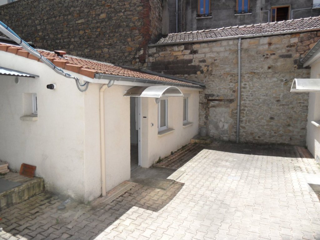 APPARTEMENT T1 A LOUER - ST ETIENNE FAURIEL - 16.07 m2 - 290 &euro; charges comprises par mois