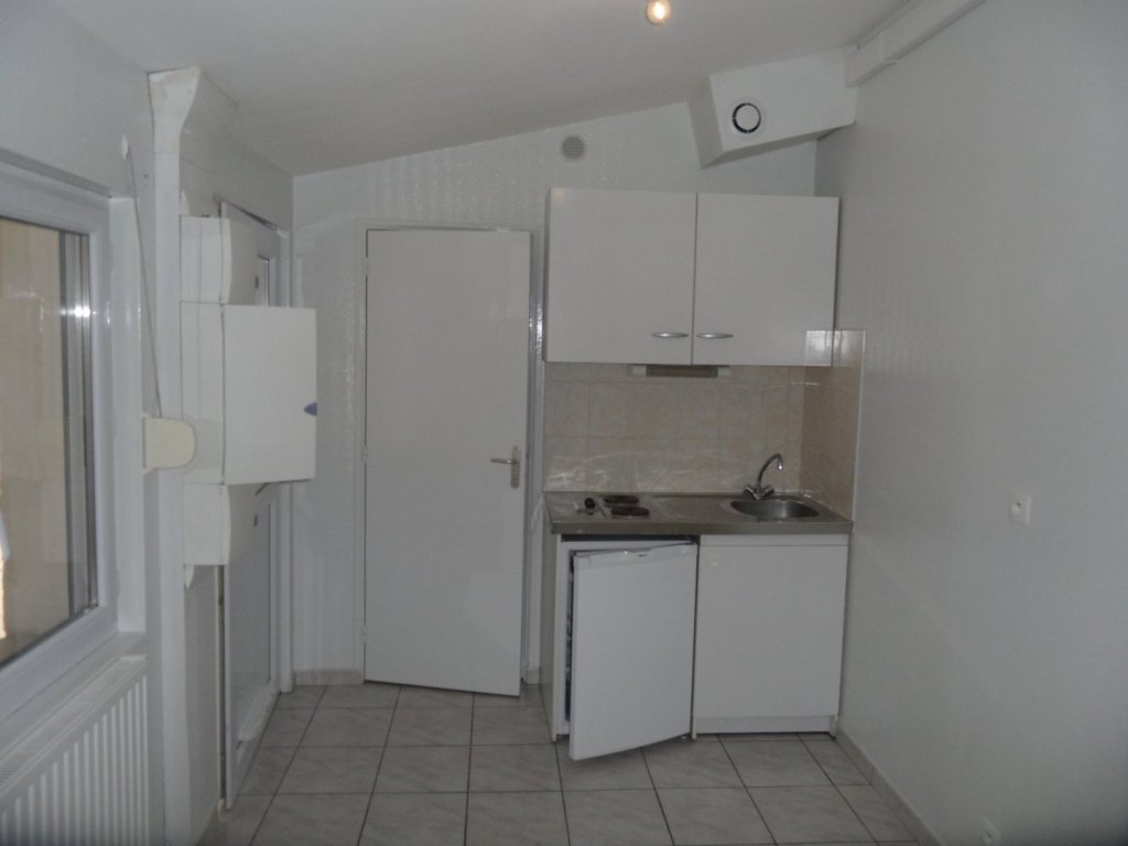 APPARTEMENT T1 A LOUER - ST ETIENNE FAURIEL - 16.07 m2 - 290 &euro; charges comprises par mois