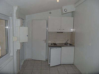APPARTEMENT T1 A LOUER - ST ETIENNE FAURIEL - 16.07 m2 - 290 &euro; charges comprises par mois