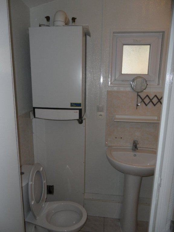 APPARTEMENT T1 A LOUER - ST ETIENNE FAURIEL - 16.07 m2 - 290 &euro; charges comprises par mois