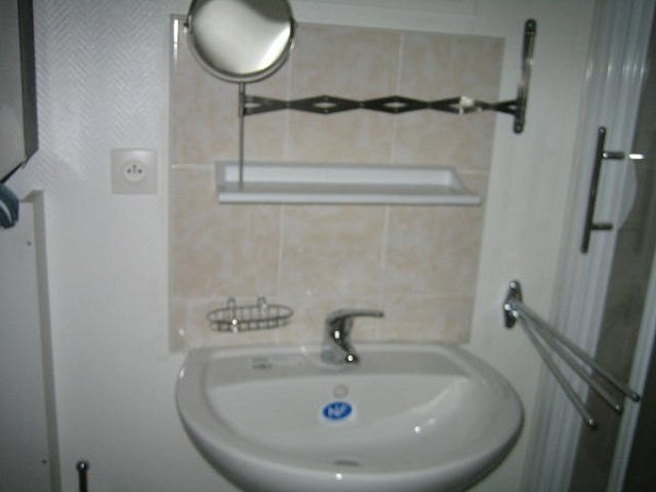 APPARTEMENT T1 A LOUER - ST ETIENNE FAURIEL - 16.07 m2 - 290 &euro; charges comprises par mois