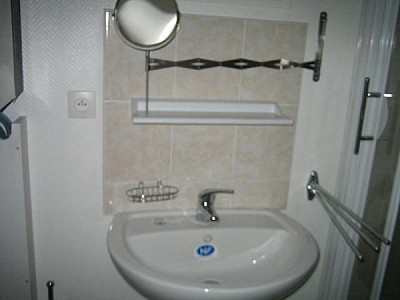 APPARTEMENT T1 A LOUER - ST ETIENNE FAURIEL - 16.07 m2 - 290 &euro; charges comprises par mois