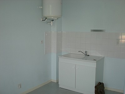 APPARTEMENT T1 A LOUER - ST ETIENNE FAURIEL - 31.66 m2 - 325�&euro; charges comprises par mois