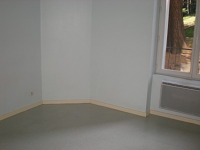 APPARTEMENT T1 A LOUER - ST ETIENNE FAURIEL - 31.66 m2 - 325�&euro; charges comprises par mois