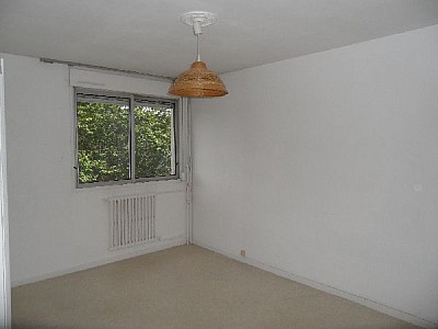 APPARTEMENT T1 A LOUER - ST ETIENNE FAURIEL - 27.69 m2 - 405€ charges comprises par mois