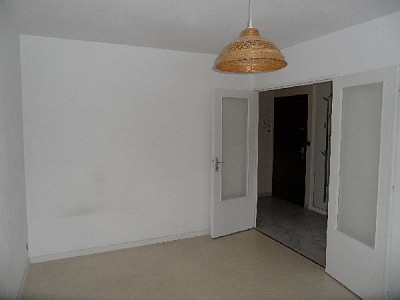 APPARTEMENT T1 A LOUER - ST ETIENNE FAURIEL - 27.69 m2 - 405€ charges comprises par mois
