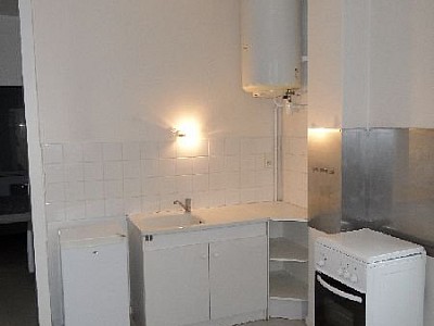 APPARTEMENT T1 A LOUER - ST ETIENNE FAURIEL - 32 m2 - 364 € charges comprises par mois