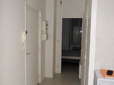 APPARTEMENT T1 A LOUER - ST ETIENNE FAURIEL - 32 m2 - 364 € charges comprises par mois