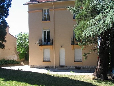 APPARTEMENT T1 A LOUER - ST ETIENNE FAURIEL - 32 m2 - 364 € charges comprises par mois