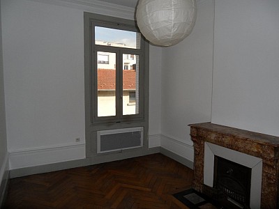 APPARTEMENT T1 A LOUER - ST ETIENNE FAURIEL - 41 m2 - 400 € charges comprises par mois
