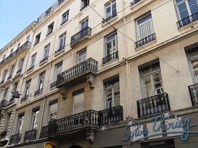 APPARTEMENT T1 A LOUER - ST ETIENNE HYPER CENTRE - 41.82 m2 - 435€ charges comprises par mois