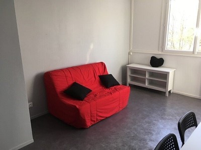 APPARTEMENT T1 A LOUER - ST ETIENNE LA MTARE - 25 m2 - 380 € charges comprises par mois