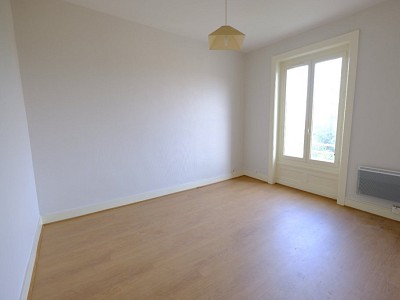 APPARTEMENT T1 A LOUER - ST ETIENNE MONTPLAISIR - 27,38 m2 - 300 € charges comprises par mois
