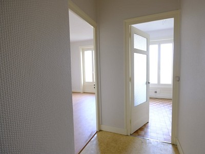 APPARTEMENT T1 A LOUER - ST ETIENNE MONTPLAISIR - 27,38 m2 - 300 € charges comprises par mois