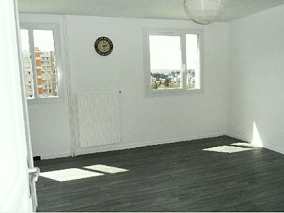 APPARTEMENT T1 A LOUER - ST ETIENNE PROCHE PARC DE L EUROPE - 31.78 m2 - 400€ charges comprises par mois