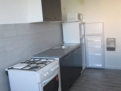 APPARTEMENT T1 A LOUER - ST ETIENNE PROXIMITE PARC DE L EUROPE - 31.78 m2 - 430€ charges comprises par mois