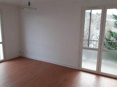 APPARTEMENT T1 A LOUER - ST ETIENNE ROND-POINT FAURIEL - 37 m2 - 365 € charges comprises par mois