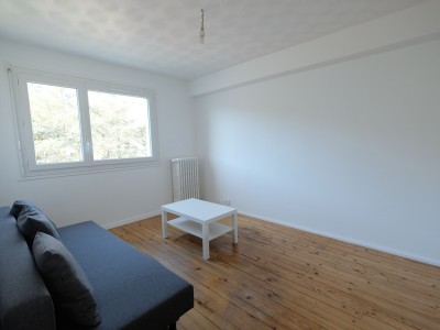 APPARTEMENT T1 A VENDRE - ST ETIENNE BERGSON - 24,33 m2 - 52000 €