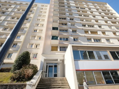 APPARTEMENT T1 A VENDRE - ST ETIENNE BERGSON - 24,33 m2 - 52000 €