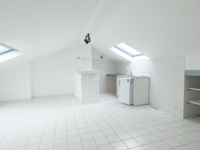 APPARTEMENT T1 A VENDRE - ST ETIENNE FAURIEL - 40 m2 - 32 000 €