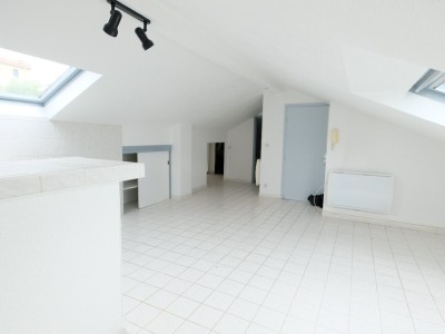 APPARTEMENT T1 A VENDRE - ST ETIENNE FAURIEL - 40 m2 - 32 000 €