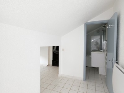 APPARTEMENT T1 A VENDRE - ST ETIENNE FAURIEL - 40 m2 - 32 000 €