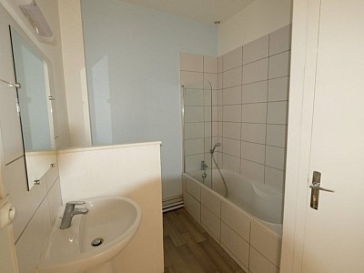 APPARTEMENT T2 A LOUER - ST ETIENNE BADOUILLRE - 48.2 m2 - 450€ charges comprises par mois