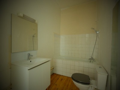 APPARTEMENT T2 A LOUER - ST ETIENNE BADOUILLRE - 53.76 m2 - 465€ charges comprises par mois