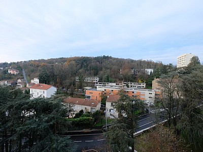 APPARTEMENT T2 A LOUER - ST ETIENNE BEL AIR - 50 m2 - 600 &euro; charges comprises par mois