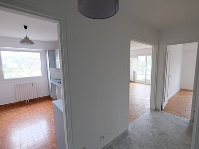 APPARTEMENT T2 A LOUER - ST ETIENNE BEL AIR - 50 m2 - 600 &euro; charges comprises par mois