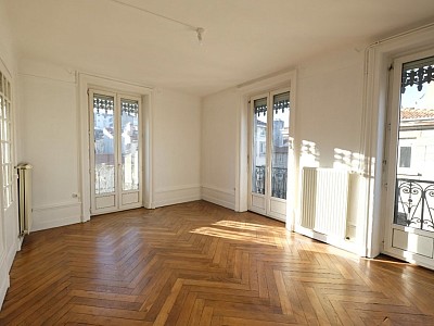 APPARTEMENT T2 A LOUER - ST ETIENNE CENTRE VILLE - 55.7 m2 - 510€ charges comprises par mois
