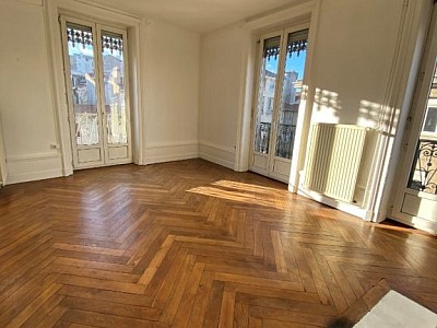 APPARTEMENT T2 A LOUER - ST ETIENNE CENTRE VILLE - 55.7 m2 - 510€ charges comprises par mois