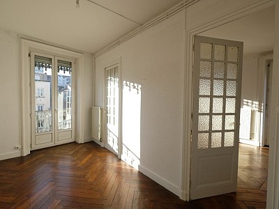 APPARTEMENT T2 A LOUER - ST ETIENNE CENTRE VILLE - 55.7 m2 - 510€ charges comprises par mois