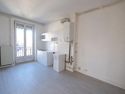 APPARTEMENT T2 A LOUER - ST ETIENNE CENTRE VILLE - 55.7 m2 - 510€ charges comprises par mois