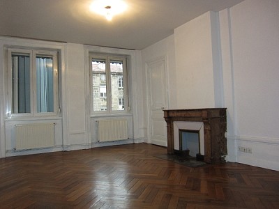 APPARTEMENT T2 A LOUER - ST ETIENNE CENTRE VILLE - 62,44 m2 - 440 € charges comprises par mois