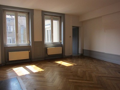 APPARTEMENT T2 A LOUER - ST ETIENNE CENTRE VILLE - 58,61 m2 - 480 € charges comprises par mois