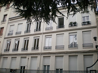 APPARTEMENT T2 A LOUER - ST ETIENNE CENTRE VILLE - 42.32 m2 - 380 € charges comprises par mois