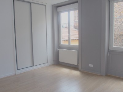 APPARTEMENT T2 A LOUER - ST ETIENNE CENTRE VILLE - 65.3 m2 - 525€ charges comprises par mois