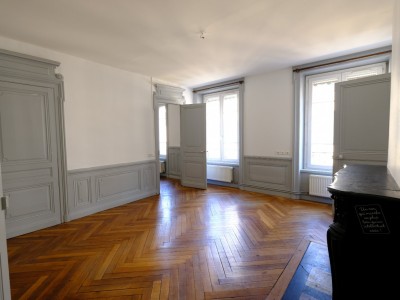 APPARTEMENT T2 A LOUER - ST ETIENNE CENTRE VILLE - 86.15 m2 - 540 € charges comprises par mois